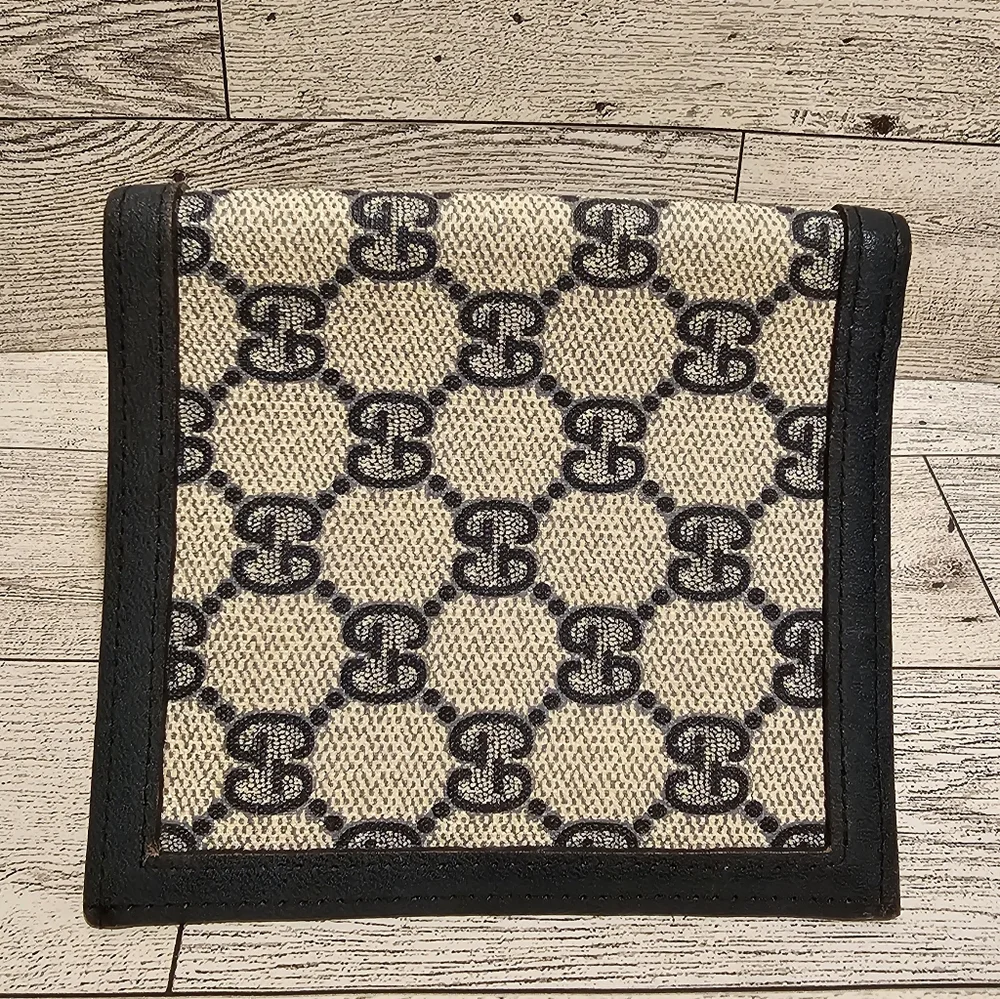 Gucci bi fold wallet rare EUC - Picture 4 of 10